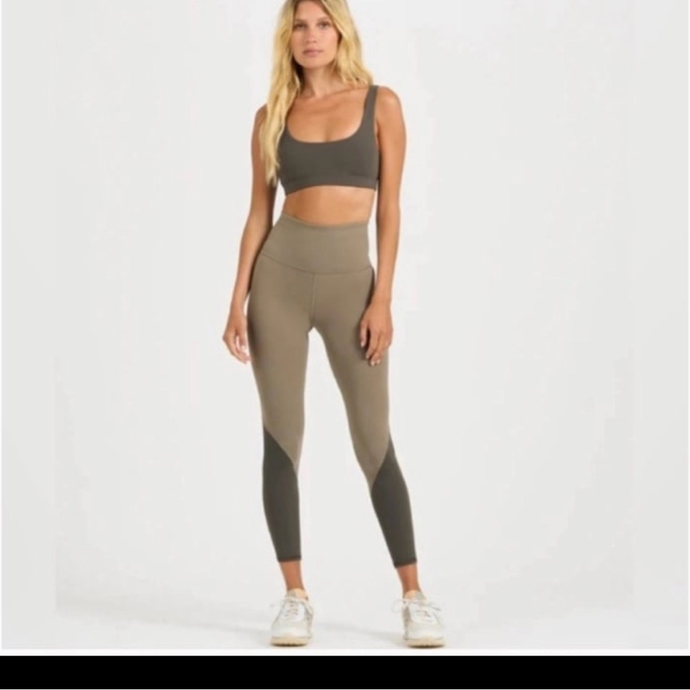 Vuori Colorblock Studio Legging Light Oregano Green Size S (A10) EUC